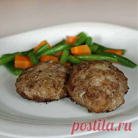 Котлетки из индейки с зеленью и чесноком | Веб Рецепт