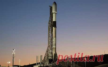 SpaceX в третий раз перенесла запуск ракеты с военными спутниками США. SpaceX не поясняла причину очередного переноса. В Агентстве космического развития при Пентагоне, выступающем заказчиком, ранее сообщали о работе над устранением проблем, обнаруженных при попытке первого запуска