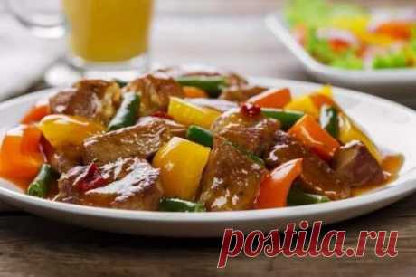 Особенности приготовления и базовый рецепт овощного рагу с мясом и сметанной подливой - Будет вкусно - 29 июня - 43472657971 - Медиаплатформа МирТесен Рагу из овощей – одно из самых популярных и доступных блюд. Несмотря на существование множества рецептов его приготовления, основа у данного лакомства всегда одна: овощной микс. К нему можно добавлять грибы, мясо и птицу, заправляя все разнообразными соусами и подливами. Как и большинство овощных - 29 июня - 43472657971 - Медиаплатформа МирТесен
