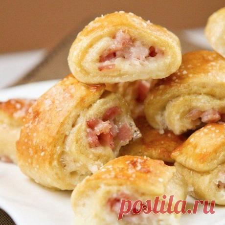 Как приготовить слоечки с ветчиной и моцареллой - рецепт, ингридиенты и фотографии