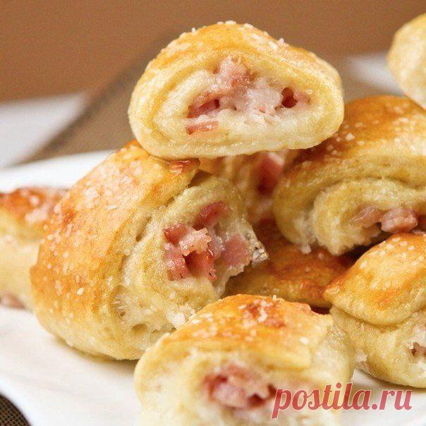 Как приготовить слоечки с ветчиной и моцареллой - рецепт, ингридиенты и фотографии