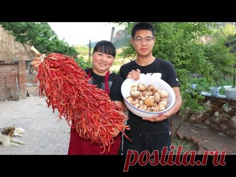 готовим соус шиитаке с чили сегодня. идеально подходит с паровым хлебом и рисом. вкусные