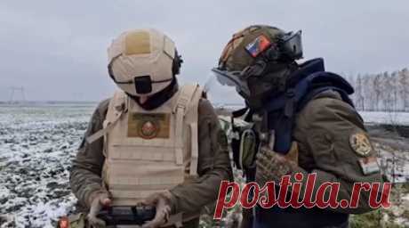 Сапёры МЧС за сутки ликвидировали 300 суббоеприпасов ATACMS в Курской области. Сапёры МЧС России за сутки обезвредили в Курской области 300 суббоеприпасов М74 американской ракеты ATACMS. Для обследования территорий применяются в том числе беспилотники. Если невозможно извлечь взрывоопасные предметы, их уничтожают на месте. В этом случае пиротехники МЧС устанавливают заряд дистанционно. Специалисты выполняют работы в населённых пунктах и на прилегающих территориях для обеспечения безопасности…
