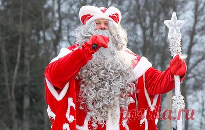 В гардеробе Деда Мороза насчитывается более 40 костюмов. Он назвал своей главной мечтой счастье всех детей на планете и в России