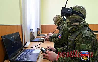 Командир боевого беспилотного отряда БОБР: оператор FPV-дрона — не один в поле воин. Беспилотный отряд быстрого реагирования БОБР действует в составе одной из дивизий Минобороны РФ, поддержавшей инициативу группы добровольцев осенью 2022 года. За год у первопроходцев использования FPV-дронов в зоне СВО счет уничтоженной техники и живой силы противника идет на сотни, в послужном списке операторов — почти все, что поставил Запад Украине. Об отряде, который превратился в большую организацию, ТАСС…