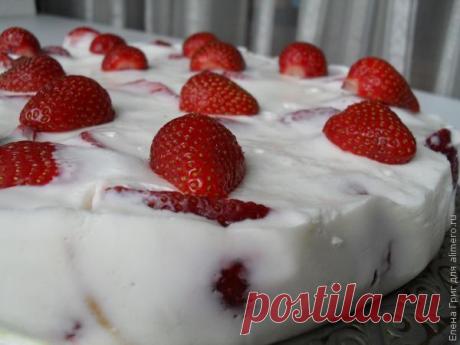 Клубничный йогуртовый торт.
