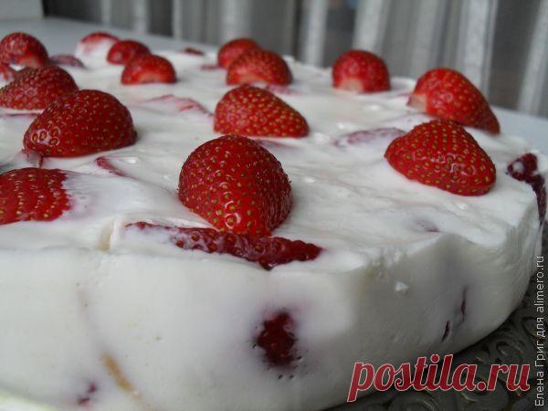 Клубничный йогуртовый торт.
