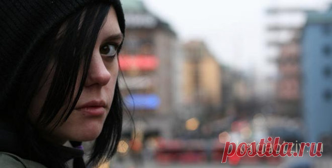 Книга Девушка которая взрывала воздушные замки - Стиг Ларссон