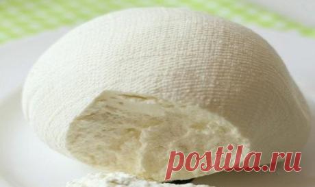 Творожный сыр из йогурта. Сыр получается, нежный, вкусный, сочный и мягкий Его можно намазывать на хлеб, использовать как начинку для мясных и овощных рулетов, добавлять в салат, есть просто с помидорами
