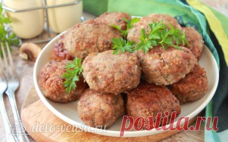 Баварские котлеты, пошаговый рецепт с фото&gt;&gt;&gt;Фарш мясной - 300 г==Сметана - 2 ст. л.
==Лук репчатый - 1 шт.==Грибы шампиньоны - 100 г
==Панировочные сухари - 50 г
==Соль - 1 щепотка
==Чеснок - 2 зубчика
==Белый хлеб - 80 г
==Яйца куриные - 1 шт.
==Капуста квашеная - 80 г
==Молоко - 1 ст.
==Масло растительное - 80 мл
==Приправа для фарша - 1 щепотка