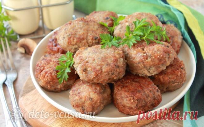 Баварские котлеты, пошаговый рецепт с фото>>>Фарш мясной - 300 г==Сметана - 2 ст. л.
==Лук репчатый - 1 шт.==Грибы шампиньоны - 100 г
==Панировочные сухари - 50 г
==Соль - 1 щепотка
==Чеснок - 2 зубчика
==Белый хлеб - 80 г
==Яйца куриные - 1 шт.
==Капуста квашеная - 80 г
==Молоко - 1 ст.
==Масло растительное - 80 мл
==Приправа для фарша - 1 щепотка