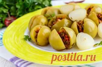 Солёные зеленые помидоры по-грузински Остренькие, очень вкусные, с невероятным ароматом зелёные помидоры. Готовятся совершенно просто, а результат — отличный. Достаточно долго хранятся в холодильнике или погребе. Идеально подходят к мясным блюдам, отварному...