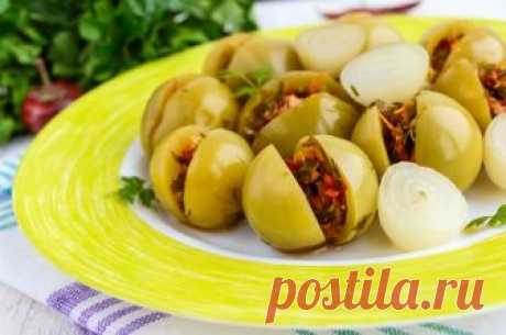 Солёные зеленые помидоры по-грузински Остренькие, очень вкусные, с невероятным ароматом зелёные помидоры. Готовятся совершенно просто, а результат — отличный. Достаточно долго хранятся в холодильнике или погребе. Идеально подходят к мясным блюдам, отварному...