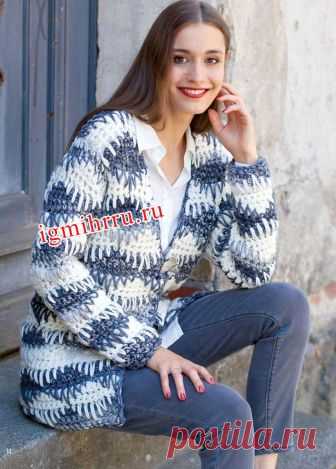 Жакет с разноцветным зигзагообразным узором. Вязание крючком