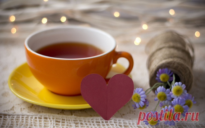 tea, cup, table, flowers, drink, lights, heart, чашка, holiday , love, напиток, bouquet обои на рабочий стол и картинки 72021