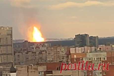 Под Петербургом начался мощный пожар. Мощный пожар начался под Санкт-Петербургом. В областном правительстве заявили, что возгорание произошло на газозаправочной станции во Всеволожском районе Ленинградской области. В настоящий момент пожарные борются с огнем. На месте работают две бригады спасателей, данных о пострадавших пока нет.