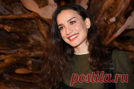 Российская певица рассказала о невозможности купить квартиру в ипотеку. Звезда музыкального реалити-шоу «Фабрика звезд», российская поп-певица Виктория Дайнеко рассказала, что на данный момент не может позволить себе купить в ипотеку квартиру, в которой хотела бы жить. Она поделилась подробностями в интервью журналистке Лауре Джугелии для YouTube-канала FAMETIME TV.