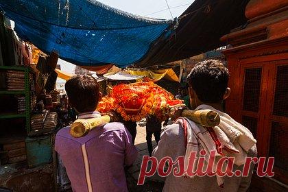 Женщина вышла замуж за любимого на его похоронах