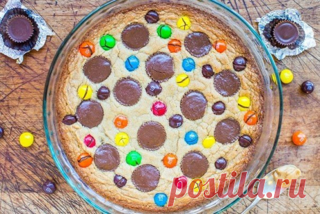 Арахисовый пирог с конфетами