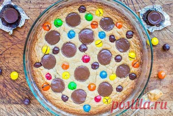 Арахисовый пирог с конфетами