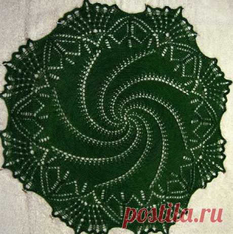 Спиральная салфетка спицами