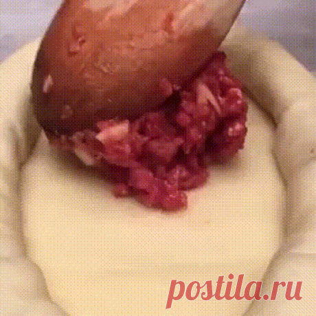 Мясная лодочка с яйцом и сыром