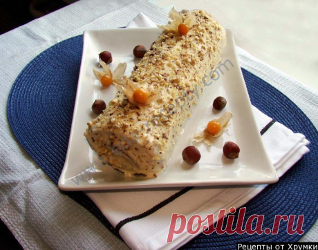 Бисквитный рулет с творожной начинкой и орехами