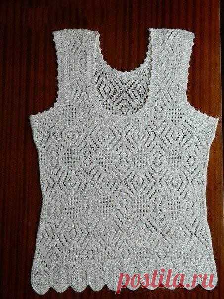 Ажурный белый топ спицами

Топ выглядит очень нарядно и элегантно с юбкой, шортами, брюками или джинсами.

Рост:160
Размер: 46-50.

Такой разброс размеров обусловлен ажурностью и “подвижностью” вязки.
При желании связать эту модель размером больше 52, можно увеличить выкройку до необходимой длины и до шести мотивов в ширину.

Топ выполнен из пряжи “Пингвин” (хлопок 100%) спицами 3-3.5 мм.

Плотность вязания основного узора составила 26 петель на 40 рядов на квадрате 10х10 ...