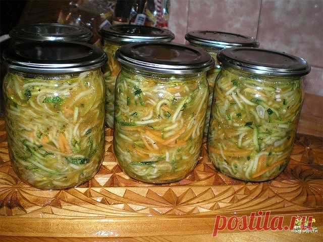 Кабачки по-корейски на зиму, долго не хранятся! Улетают)) Делайте сразу тройную порцию! (от подписчицы)

Ингредиенты
2,5 кг кабачков
0,5 кг моркови
0,5 кг лука

Для маринада:
1 стакан сахара
2 столовые ложки соли
0,5 стакана масла подсолнечного
150 гр уксуса
черный перец
1 пакетик для корейской моркови приправы

Способ приготовления
Если кабачок старый очистите кожицу, я не чистила, так как кабачки были молоденькие. Натереть на терке для корейской моркови кабачки и морковь...
