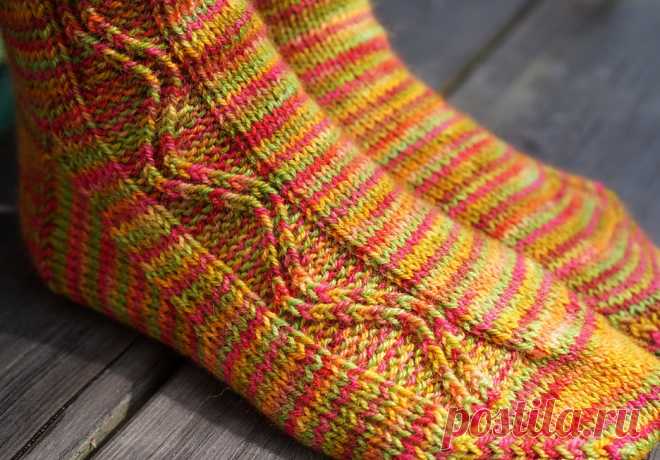 Ravelry: Zigzagular Socks pattern by Susie White