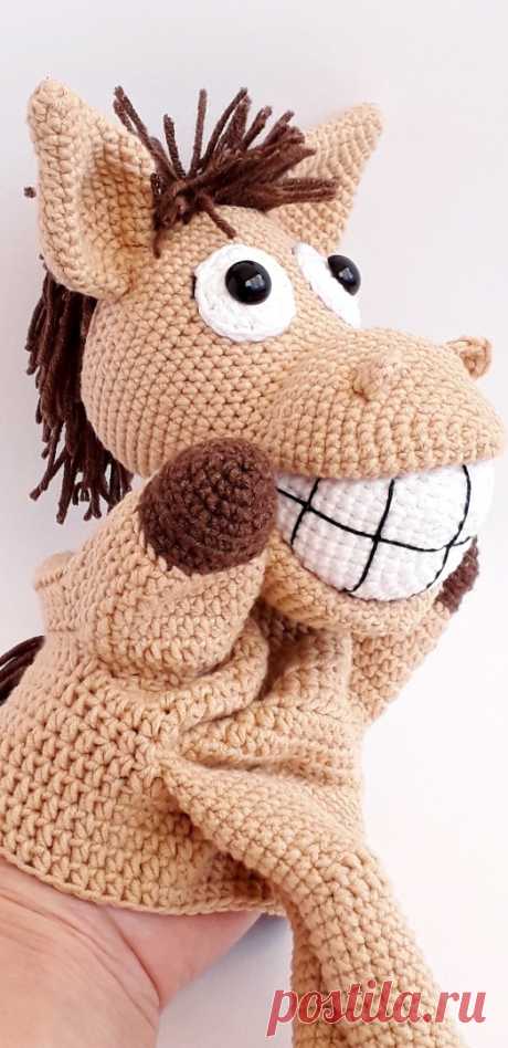 PDF Конь Хоси крючком. FREE crochet pattern; Аmigurumi toy patterns. Амигуруми схемы и описания на русском. Вязаные игрушки и поделки своими руками #amimore - перчаточная игрушка в виде коня, развивающая кукла на руку, лошадь, лошадка для кукольного театра.