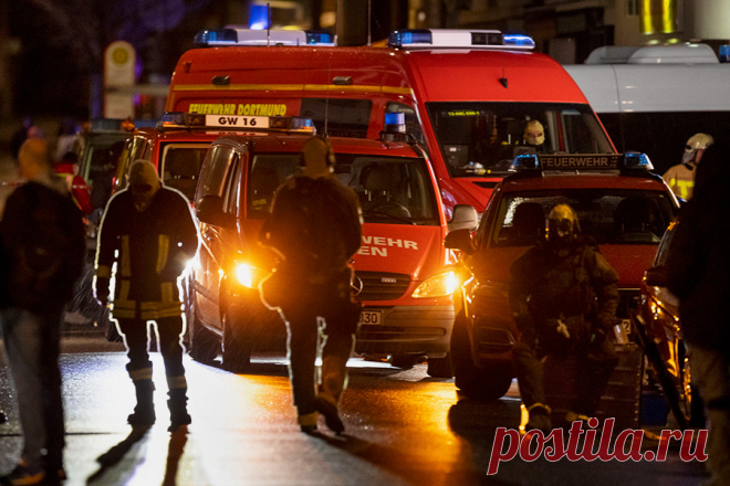 Полиция ФРГ предотвратила теракт с использованием цианида и рицина. На западе Германии задержали двух человек по подозрению в планировании теракта с использованием химических веществ. На месте задержания прошли обыски, там обнаружили цианид и рицин