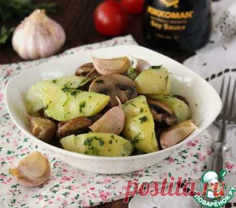 Салат с картофелем, грибами и печеным чесноком - кулинарный рецепт