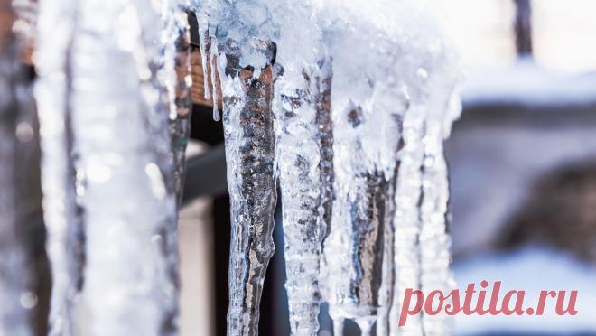 В Ленобласти на голову новорожденного ребенка упала глыба льда. В Ленобласти ребенок пострадал от упавшей на него глыбы льда. Об этом сообщает РЕН ТВ со ссылкой на источник. Инцидент произошел в Мурино, на Петровском бульваре. Наледь рухнула на голову новорожденной девочки. В результате младенец ...