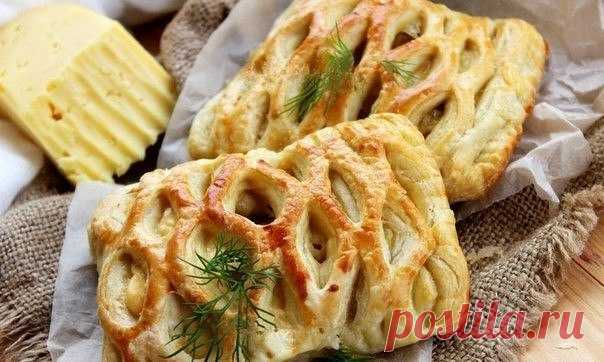 Слойки с курицей и сыром
Ингредиенты:
-готовое слоеное дрожжевое тесто - 500 г;
Для начинки:
-куриные окорочка - 2 шт. (или любые другие части курицы);
Показать полностью…