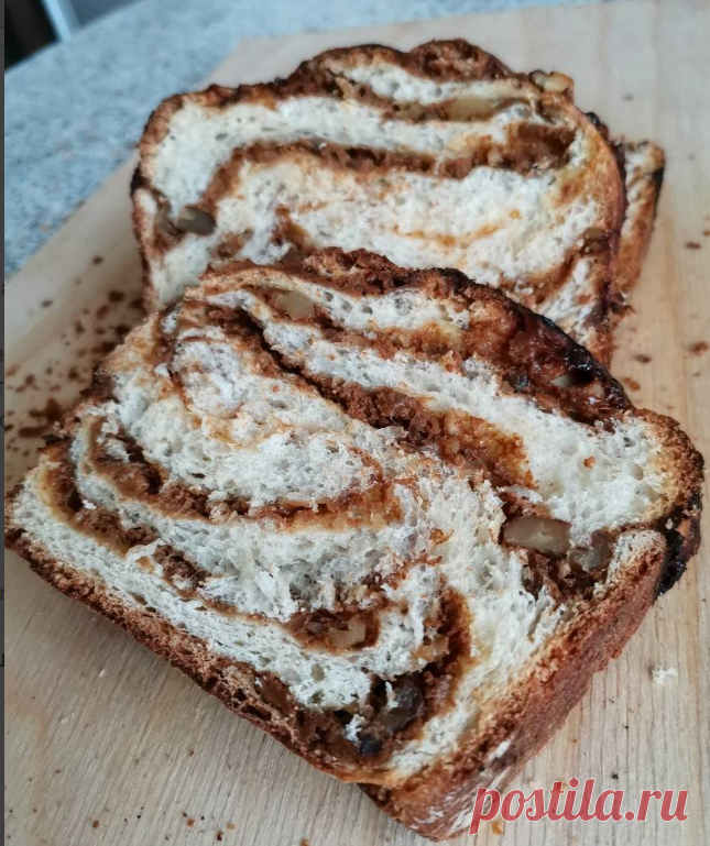 Кранц с варёной сгущенкой и грецкими орехами (на холодном тесте)
Тесто
350 гр муки
150 мл молока
1 яйцо
1 ч. л. сухих быстродействующих дрожжей
2,5 ст. л.. сахара
60 гр сливочного масла
1 ч. л. соли
Начинка
150 гр варёной сгущенки
60-70 гр грецких орехов