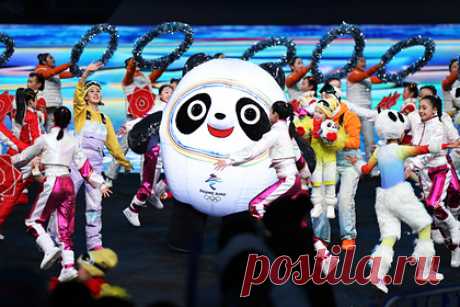 В Пекине началась церемония открытия зимней Олимпиады-2022. В Пекине началась церемония открытия XXIV зимних Олимпийских игр. Церемония стартовала в 15:00 по московскому времени. Знаменосцами команды Олимпийского комитета России станут конькобежка Ольга Фаткулина и хоккеист Вадим Шипачев. Первые соревнования на Олимпиаде в Пекине начались в среду, 2 февраля.