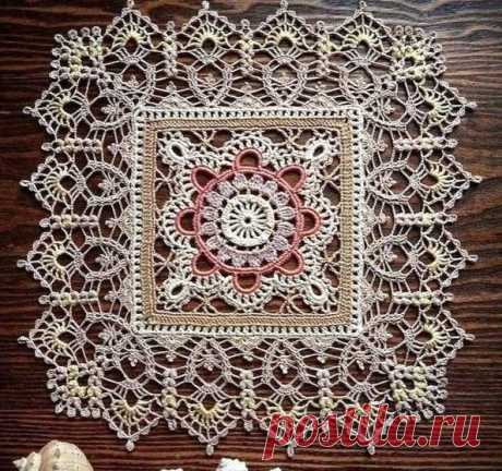 Ажурная квадратная салфетка