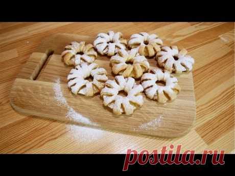 Слоеные булочки с ананасами