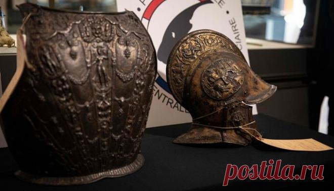 Home / Twitter. Две части роскошных доспехов XVI века, украденных из Лувра 38 лет назад, вернутся в музей.