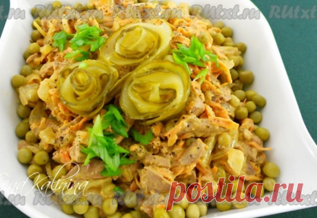 Салат "Обжорка" с печенью от Елены Калининой
печень (куриная, свиная, говяжья) - 450 г;
огурцы маринованные - 3-4 шт.;
лук репчатый - 3 шт.;
морковь - 3 шт.;
горошек консервированный - 0,5 банки;
соль, черный молотый перец - по вкусу;
майонез (30%) - 200 г;
масло растительное (для обжаривания) - 3 ст. л.