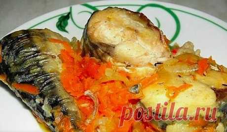 Рецепт скумбрии, тушеной с морковью и луком
Скумбрия - очень пикантная рыбка, из которой можно приготовить очень много вкусных блюд. Хочу предложить Вам рецепт скумбрии, тушеной с луком и морковью. Получается лёгкое и вкусное блюдо. На гарнир советую отварной рис.

Скумбрия - 2 шт 
Морковь - 1 шт (большая )
Лук репчатый - 1 - 2 шт 
Мука - для обваливания рыбы 
Растительное масло - для жарки 
Соль и специи - по вкусу

 
Скумбрию выпотрошить ,хорошенько намыть и нарезать на ...