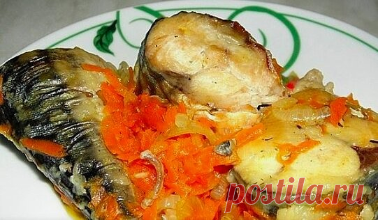 Рецепт скумбрии, тушеной с морковью и луком
Скумбрия - очень пикантная рыбка, из которой можно приготовить очень много вкусных блюд. Хочу предложить Вам рецепт скумбрии, тушеной с луком и морковью. Получается лёгкое и вкусное блюдо. На гарнир советую отварной рис.

Скумбрия - 2 шт 
Морковь - 1 шт (большая )
Лук репчатый - 1 - 2 шт 
Мука - для обваливания рыбы 
Растительное масло - для жарки 
Соль и специи - по вкусу

 
Скумбрию выпотрошить ,хорошенько намыть и нарезать на ...