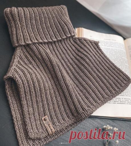 Манишка спицами Автор описания: @badammadam *Для вязания манишки нам понадобится:Пряжа 100% мериносМетраж 50/125Lana Gatto Super Soft илиInfinity design Merino ExtrafineСпицы 4 круговыеМоя плотность: 10*10 , 22*27Манишка вяжется по кругу резинкой 2*2 , регланом погонХод работы:На спицы 4 набираем 116...