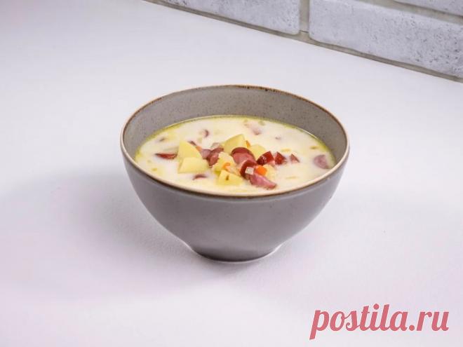 Сырный суп с охотничьими колбасками Вкусный и сытный сырный суп с копчеными охотничьими колбасками и овощами готовится достаточно просто и быстро. Варить мясной бульон для него не нужно, поэтому время приготовления супа займет у вас всего 40 минут. Сыр и охотничьи колбаски придадут бульону насыщенный сливочно-мясной вкус с...