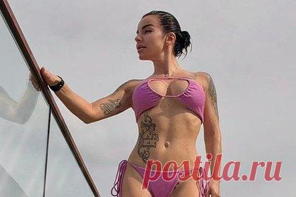 Солистка группы «Тату» показала фигуру в откровенном бикини