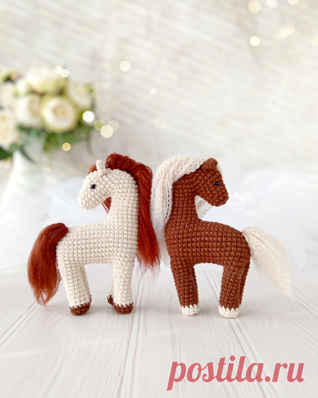 PDF Пони на ладони крючком. FREE crochet pattern; Аmigurumi toy patterns. Амигуруми схемы и описания на русском. Вязаные игрушки и поделки своими руками #amimore - лошадь из обычной пряжи, лошадка для куклы, конь.