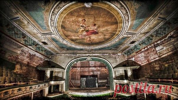 Заброшенный театр Нью-Бедфорд, США / Свежие рецепты