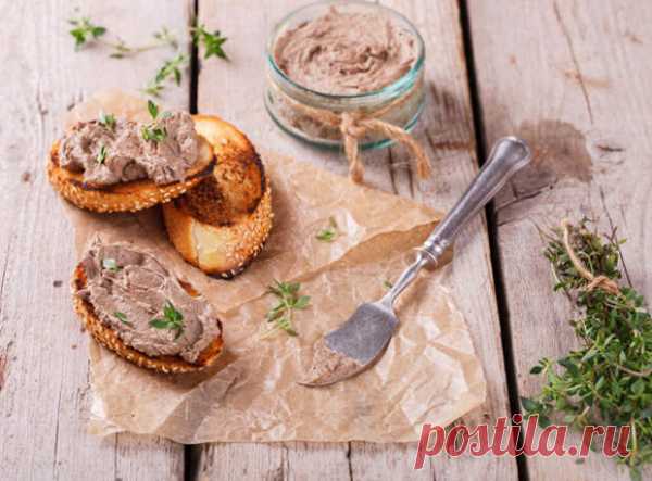 7 рецептов домашнего паштета из куриной печени 



В отличие от вырезки или фарша внутренние органы и прочие мясные остатки не самый ходовой продукт на рынке. Столь низкий интерес обусловлен тем, что с ними много возни, да и по вкусовым свойствам …