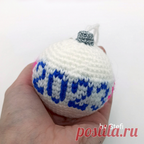 PDF Ёлочный шарик крючком. FREE crochet pattern; Аmigurumi toy patterns. Амигуруми схемы и описания на русском. Вязаные игрушки и поделки своими руками #amimore - елочные украшения, игрушки на ёлку ёлочные шары, Новый год.